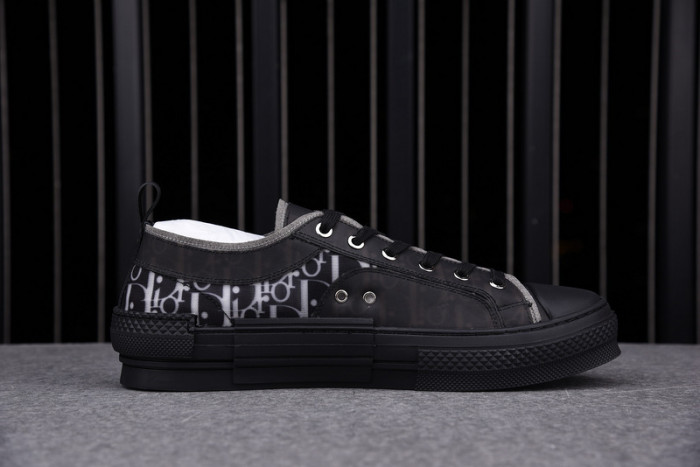 b23 oblique low-top sneaker