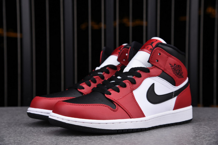 air jordan 1 mid chicago toe 554724-069