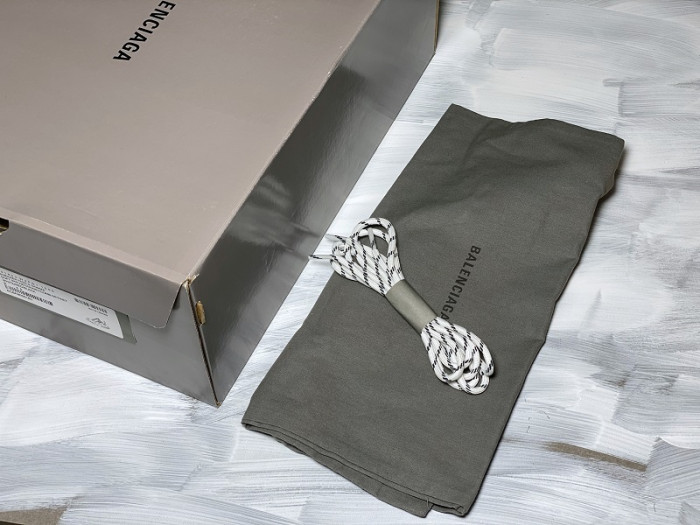 balen triple s trainers clear sole black /brown/ red 541624 w09o1 9000