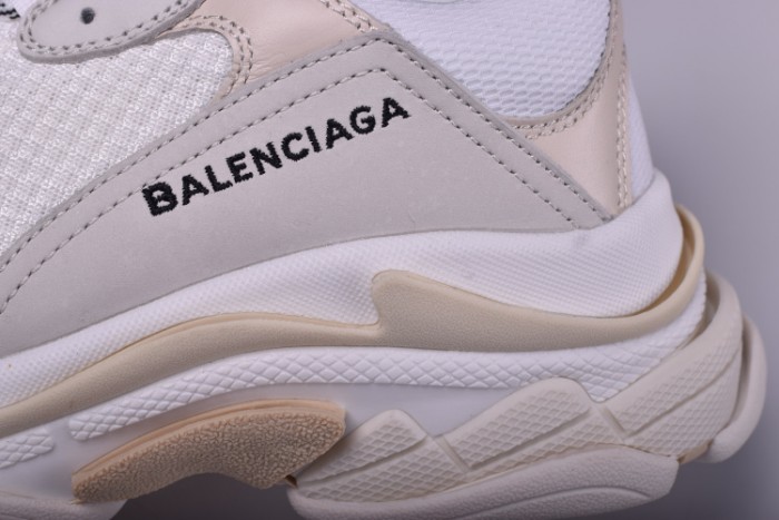 balen 17fw triple s“cream” 490671-w06f1-9000