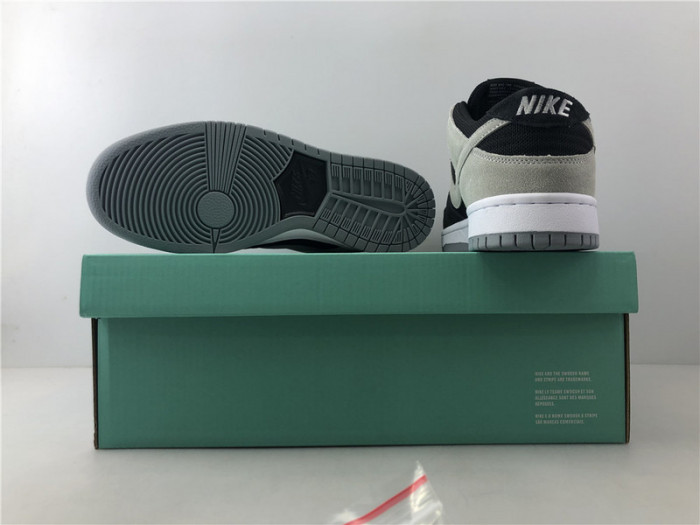 nike sb zoom dunk low pro black/wolf grey-white-white 854866-001