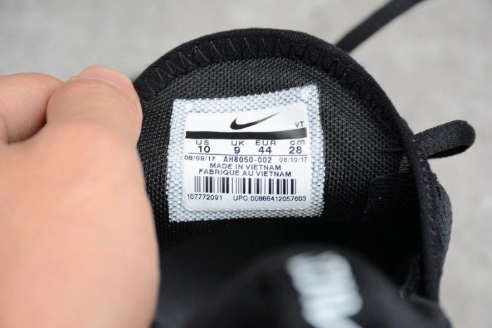 Nike Air Max 270 in black/white AH8050-002