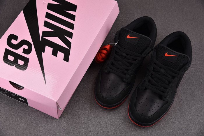 nike sb dunk low black pigeon 883232-008
