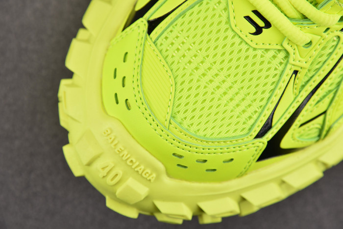 Ba*len*cia*ga defender yellow green