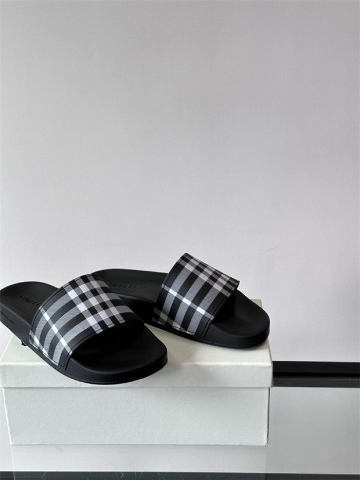 BURBER*Y Sandal1