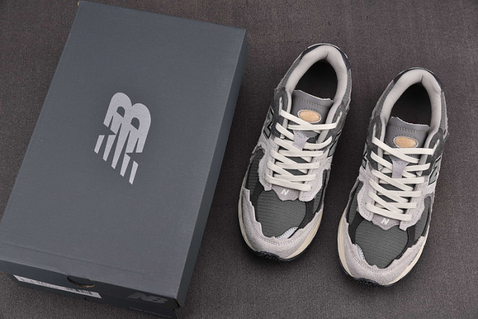 new balance 2002r protection pack rain cloud