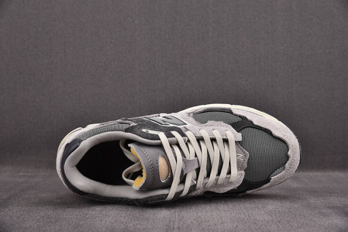 new balance 2002r protection pack rain cloud