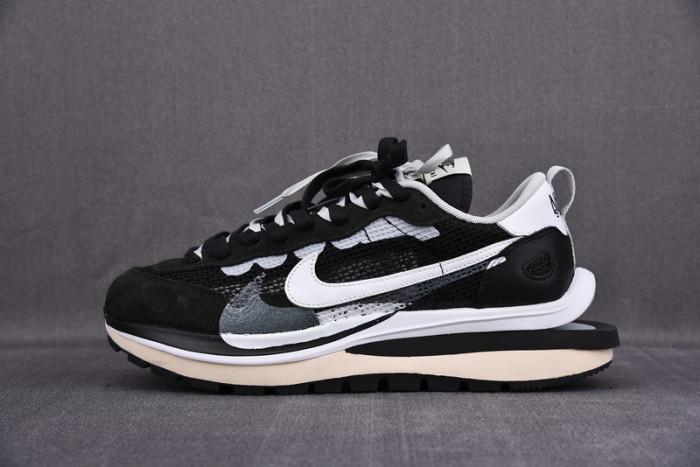 nike vaporwaffle sacai black white cv1363-001