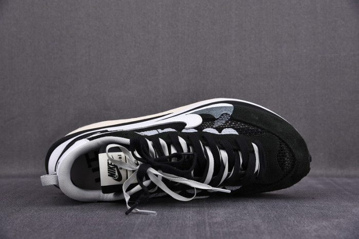 nike vaporwaffle sacai black white cv1363-001