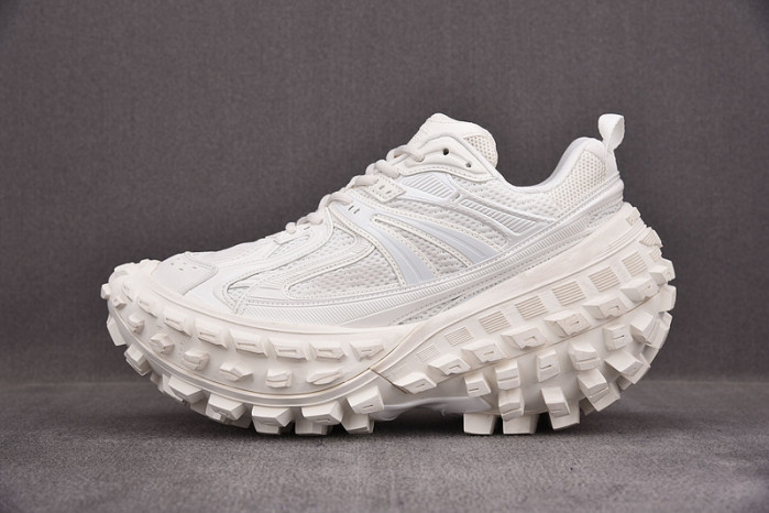 Ba*len*cia*ga defender white