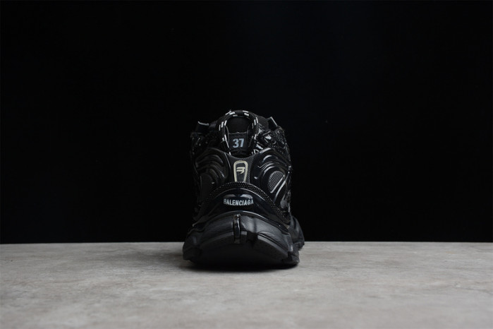 Ba*len*cia*ga runner