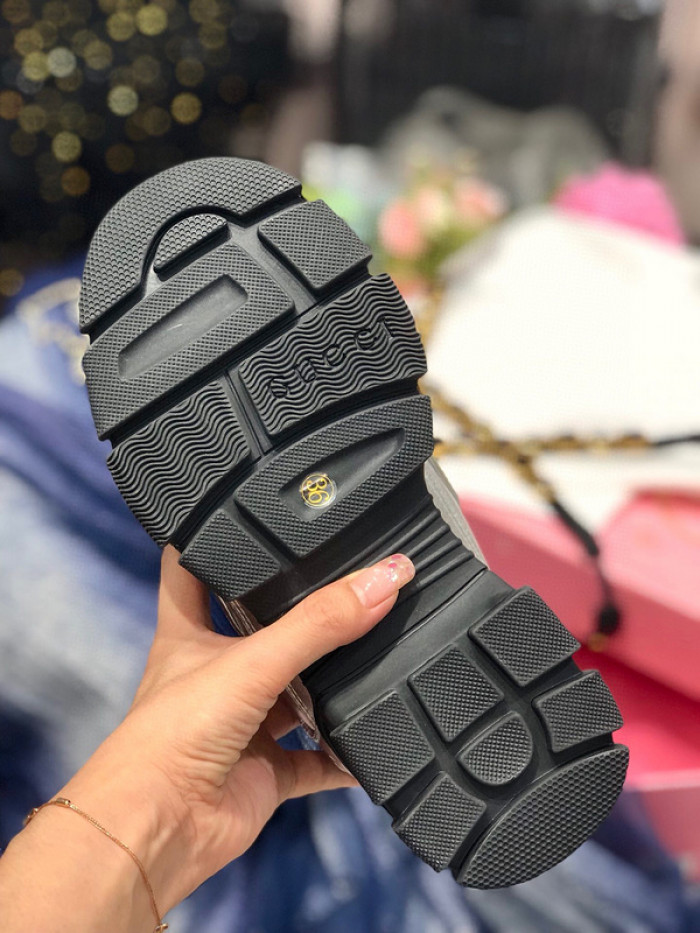 G*u*i1 flashtrek sneaker