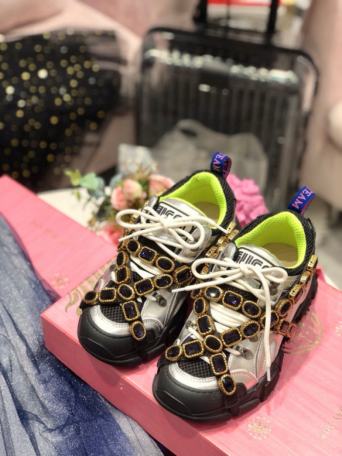 G*u*i1 flashtrek sneaker