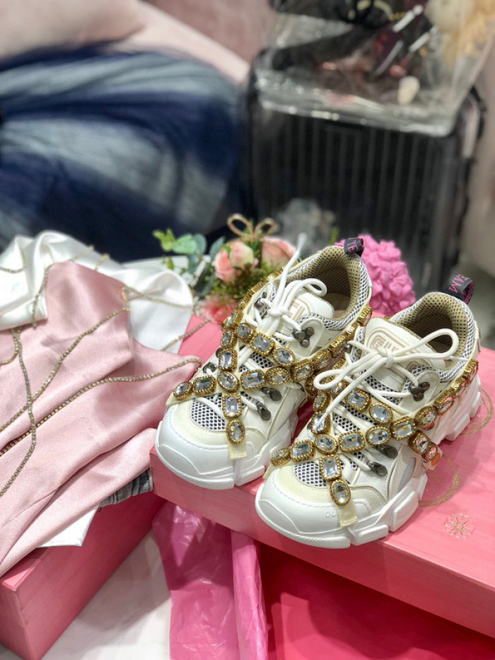 G*u*i1 flashtrek sneaker