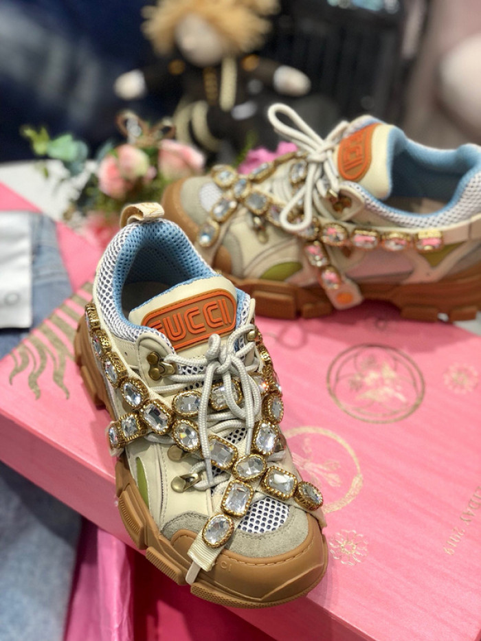 G*u*i1 flashtrek sneaker