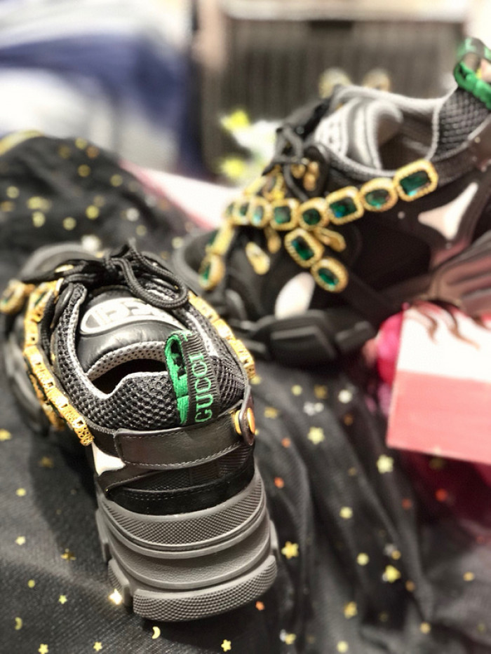 G*u*i1 flashtrek sneaker