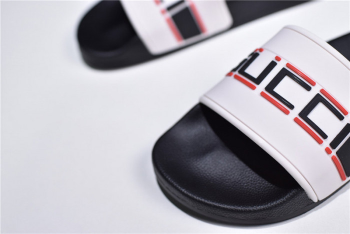 G*u*i1 sandals