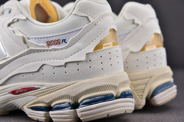 new balance 2002r“refined future