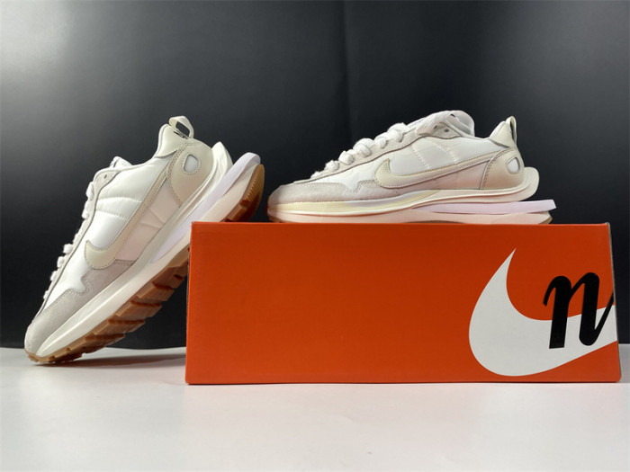 sacai x nike vaporwaffle white dd1875-100