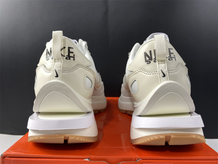 sacai x nike vaporwaffle white dd1875-100
