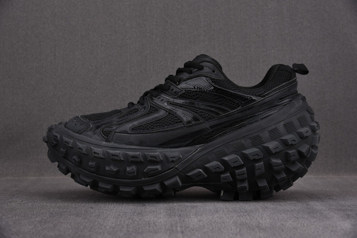 Ba*len*cia*ga defender black