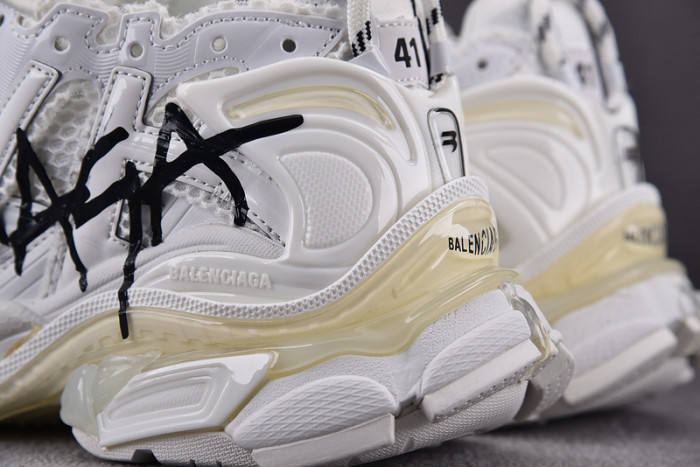 Ba*len*cia*ga runner